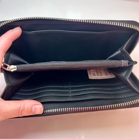 NWOT GUESS Women’s Black Casual Embossed Logo Wallet, Black - Picture 6 of 7